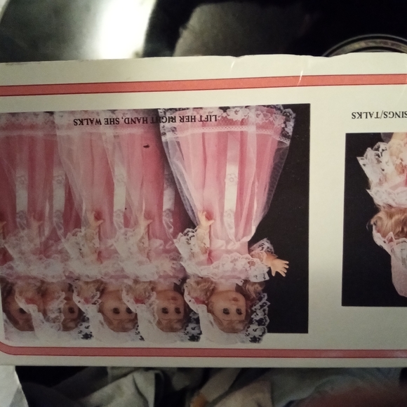 Vintage battery operated Lisa singing talking doll in box never open never used - Picture 10 of 12